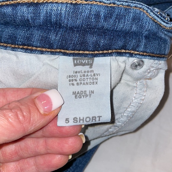 Levi’s. - Picture 5 of 6